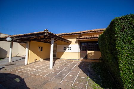 Casa de condomínio para alugar com 60m², 3 quartos e 2 vagas Casa de condomínio para alugar com 60m², 3 quartos e 2 vagasFachada