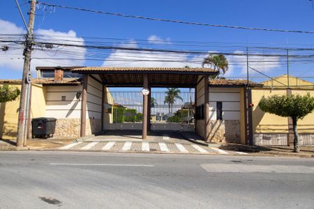 Casa de condomínio para alugar com 60m², 3 quartos e 2 vagas Casa de condomínio para alugar com 60m², 3 quartos e 2 vagasFachada