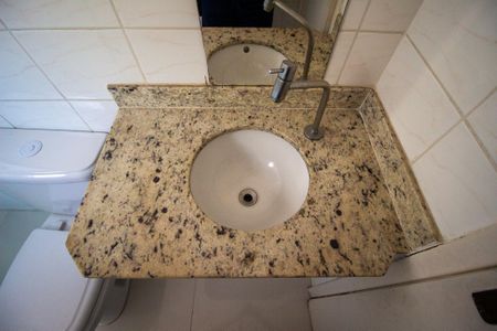 Casa de condomínio para alugar com 60m², 3 quartos e 2 vagas Casa de condomínio para alugar com 60m², 3 quartos e 2 vagasBanheiro da Suíte