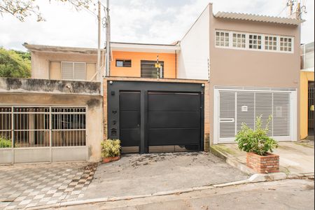 Casa à venda com 130m², 2 quartos e 1 vaga Casa à venda com 130m², 2 quartos e 1 vagaFachada