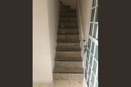 Casa de condomínio à venda com 84m², 3 quartos e 1 vagaEscada