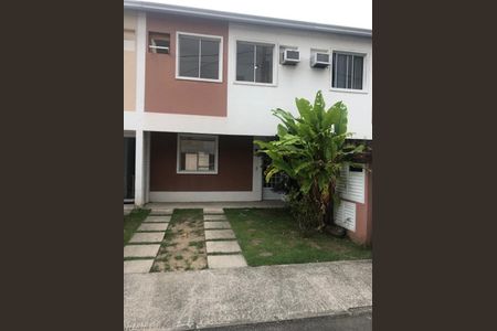 Casa de condomínio à venda com 84m², 3 quartos e 1 vagaFachada