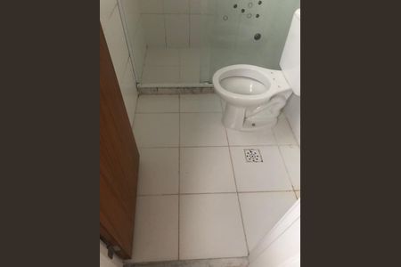Banheiro de casa de condomínio à venda com 3 quartos, 84m² em Vargem Pequena, Rio de Janeiro