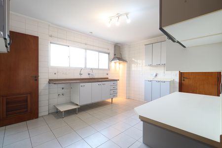 Apartamento à venda com 180m², 3 quartos e 2 vagasCozinha 