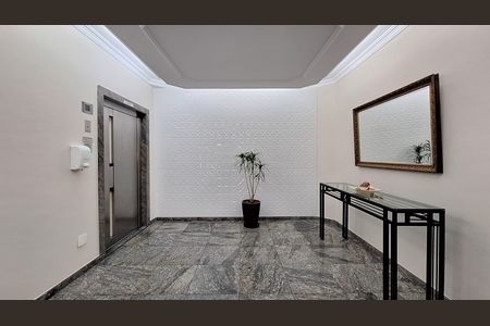 Apartamento à venda com 180m², 3 quartos e 2 vagas Apartamento à venda com 180m², 3 quartos e 2 vagasHall de entrada