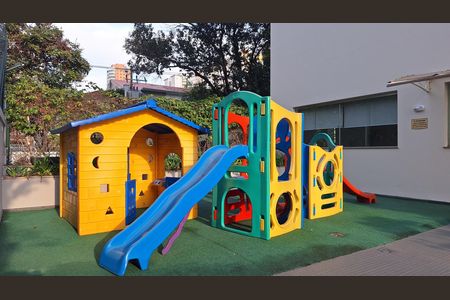 Apartamento à venda com 180m², 3 quartos e 2 vagas Apartamento à venda com 180m², 3 quartos e 2 vagasPlayground