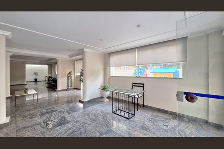 Apartamento à venda com 180m², 3 quartos e 2 vagas Apartamento à venda com 180m², 3 quartos e 2 vagasHall de entrada