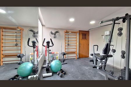 Apartamento à venda com 180m², 3 quartos e 2 vagas Apartamento à venda com 180m², 3 quartos e 2 vagasAcademia