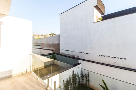 Casa de condomínio à venda com 169m², 3 quartos e 3 vagas Casa de condomínio à venda com 169m², 3 quartos e 3 vagasVaranda