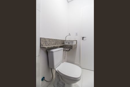 Casa de condomínio à venda com 169m², 3 quartos e 3 vagas Casa de condomínio à venda com 169m², 3 quartos e 3 vagasBanheiro da Suíte