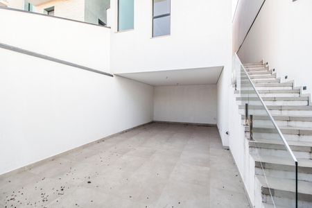 Casa de condomínio à venda com 169m², 3 quartos e 3 vagas Casa de condomínio à venda com 169m², 3 quartos e 3 vagasGaragem