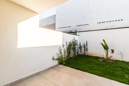 Casa de condomínio à venda com 169m², 3 quartos e 3 vagas Casa de condomínio à venda com 169m², 3 quartos e 3 vagasQuintal