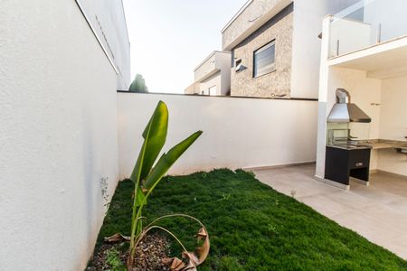 Casa de condomínio à venda com 169m², 3 quartos e 3 vagas Casa de condomínio à venda com 169m², 3 quartos e 3 vagasQuintal