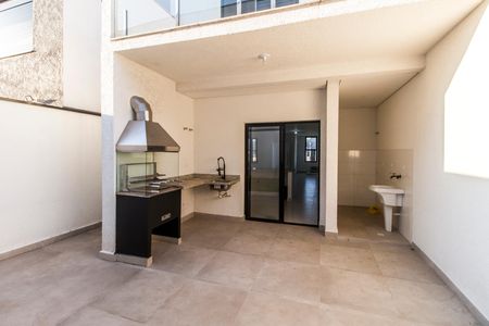 Casa de condomínio à venda com 169m², 3 quartos e 3 vagas Casa de condomínio à venda com 169m², 3 quartos e 3 vagasVaranda gourmet