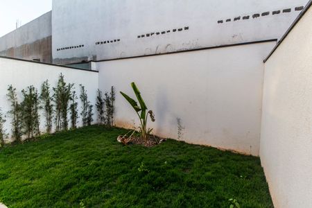 Casa de condomínio à venda com 169m², 3 quartos e 3 vagas Casa de condomínio à venda com 169m², 3 quartos e 3 vagasQuintal