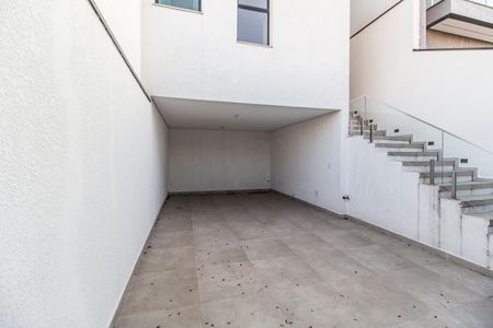 Casa de condomínio à venda com 169m², 3 quartos e 3 vagas Casa de condomínio à venda com 169m², 3 quartos e 3 vagasGaragem