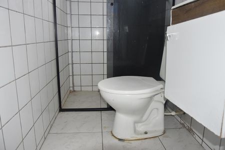 Banheiro de apartamento para alugar com 2 quartos, 49m² em Parque Pirajussara, Embu das Artes