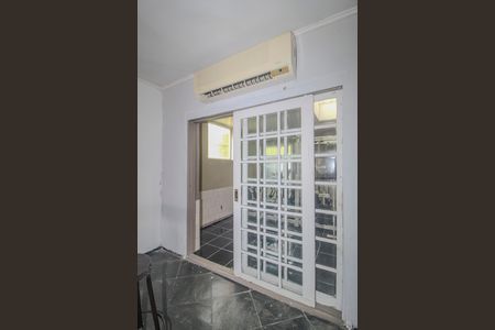 Casa à venda com 350m², 3 quartos e 2 vagas Casa à venda com 350m², 3 quartos e 2 vagasAcademia