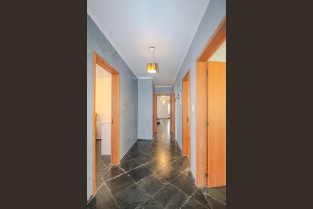 Casa à venda com 350m², 3 quartos e 2 vagas Casa à venda com 350m², 3 quartos e 2 vagasCorredor