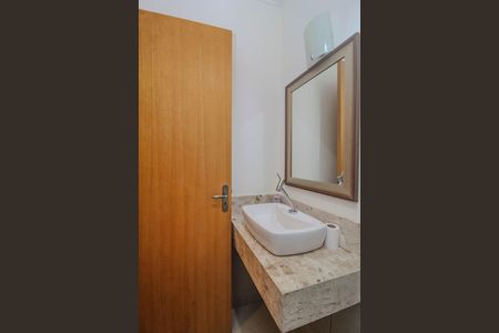 Casa à venda com 350m², 3 quartos e 2 vagas Casa à venda com 350m², 3 quartos e 2 vagasBanheiro