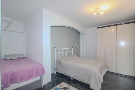 Casa à venda com 350m², 3 quartos e 2 vagas Casa à venda com 350m², 3 quartos e 2 vagasQuarto