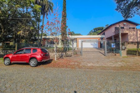 Casa à venda com 350m², 3 quartos e 2 vagas Casa à venda com 350m², 3 quartos e 2 vagasFachada