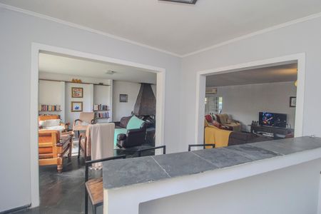 Casa à venda com 350m², 3 quartos e 2 vagas Casa à venda com 350m², 3 quartos e 2 vagasSala