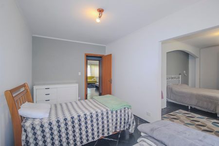 Casa à venda com 350m², 3 quartos e 2 vagas Casa à venda com 350m², 3 quartos e 2 vagasQuarto