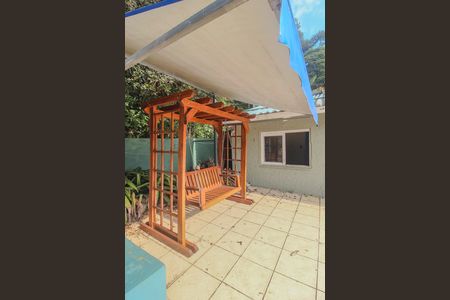 Casa à venda com 350m², 3 quartos e 2 vagas Casa à venda com 350m², 3 quartos e 2 vagasPiscina/Quintal/Churrasqueira