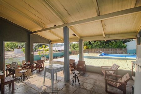 Casa à venda com 350m², 3 quartos e 2 vagas Casa à venda com 350m², 3 quartos e 2 vagasPiscina/Quintal/Churrasqueira