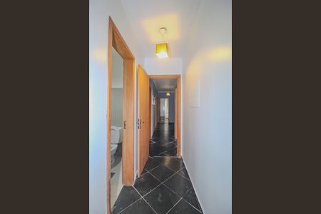 Casa à venda com 350m², 3 quartos e 2 vagas Casa à venda com 350m², 3 quartos e 2 vagasCorredor