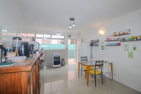 Casa à venda com 350m², 3 quartos e 2 vagas Casa à venda com 350m², 3 quartos e 2 vagasCozinha