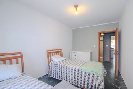 Casa à venda com 350m², 3 quartos e 2 vagas Casa à venda com 350m², 3 quartos e 2 vagasQuarto