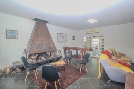 Casa à venda com 350m², 3 quartos e 2 vagas Casa à venda com 350m², 3 quartos e 2 vagasSala