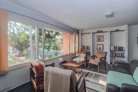 Casa à venda com 350m², 3 quartos e 2 vagas Casa à venda com 350m², 3 quartos e 2 vagasSala
