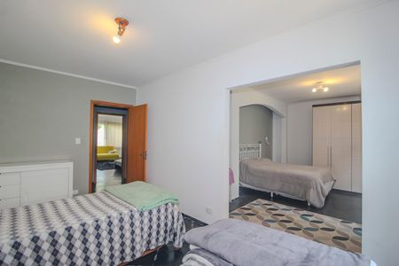 Casa à venda com 350m², 3 quartos e 2 vagas Casa à venda com 350m², 3 quartos e 2 vagasQuarto