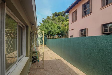 Casa à venda com 350m², 3 quartos e 2 vagas Casa à venda com 350m², 3 quartos e 2 vagasCorredor/Area de serviço