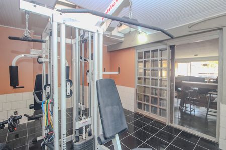 Casa à venda com 350m², 3 quartos e 2 vagas Casa à venda com 350m², 3 quartos e 2 vagasAcademia