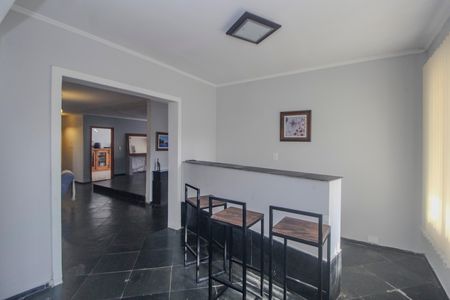 Casa à venda com 350m², 3 quartos e 2 vagas Casa à venda com 350m², 3 quartos e 2 vagasSala