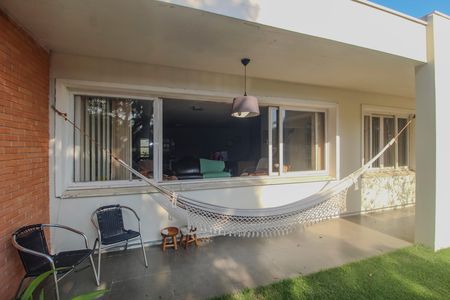 Casa à venda com 350m², 3 quartos e 2 vagas Casa à venda com 350m², 3 quartos e 2 vagasjardim