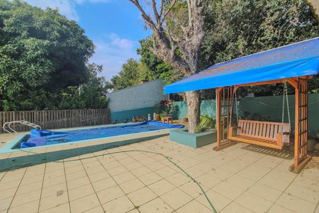 Casa à venda com 350m², 3 quartos e 2 vagas Casa à venda com 350m², 3 quartos e 2 vagasPiscina/Quintal/Churrasqueira