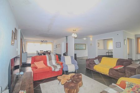 Casa à venda com 350m², 3 quartos e 2 vagas Casa à venda com 350m², 3 quartos e 2 vagasSala