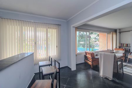 Casa à venda com 350m², 3 quartos e 2 vagas Casa à venda com 350m², 3 quartos e 2 vagasSala