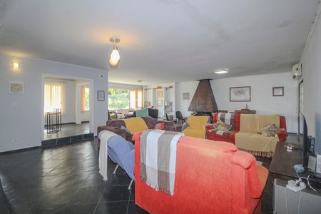 Casa à venda com 350m², 3 quartos e 2 vagas Casa à venda com 350m², 3 quartos e 2 vagasSala