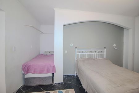 Casa à venda com 350m², 3 quartos e 2 vagas Casa à venda com 350m², 3 quartos e 2 vagasQuarto
