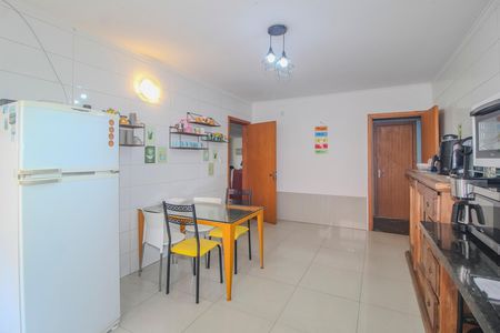 Casa à venda com 350m², 3 quartos e 2 vagas Casa à venda com 350m², 3 quartos e 2 vagasCozinha