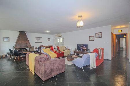 Casa à venda com 350m², 3 quartos e 2 vagas Casa à venda com 350m², 3 quartos e 2 vagasSala