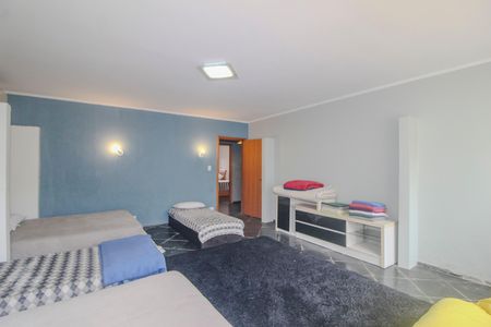 Casa à venda com 350m², 3 quartos e 2 vagas Casa à venda com 350m², 3 quartos e 2 vagasSuite