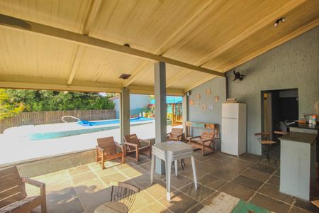 Casa à venda com 350m², 3 quartos e 2 vagas Casa à venda com 350m², 3 quartos e 2 vagasPiscina/Quintal/Churrasqueira