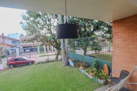 Casa à venda com 350m², 3 quartos e 2 vagas Casa à venda com 350m², 3 quartos e 2 vagasVista